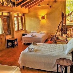 Altos De Caño Hondo & Free Breakfast for 5 Guests