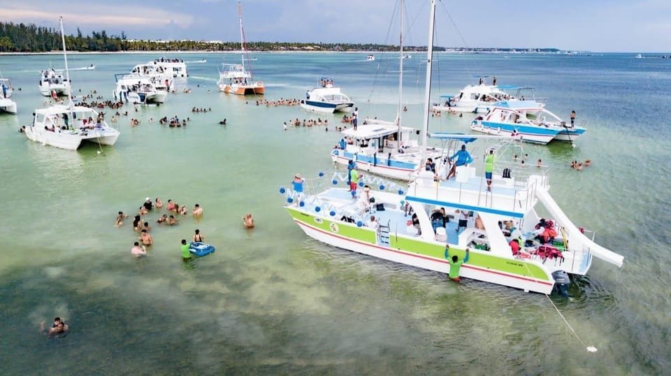 Punta Cana: Catamaran Day Trip to Catalina Island with Lunch - Immagine 3