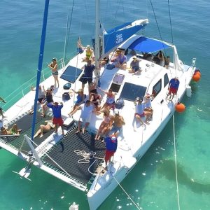 Escursione privata in catamarano Party + bevande e barbecue