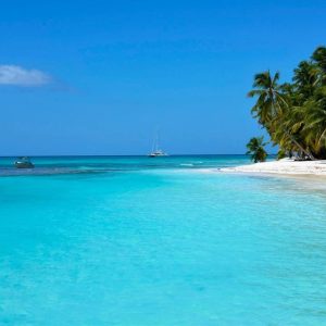 Punta Cana: Catamaran Day Trip to Catalina Island with Lunch