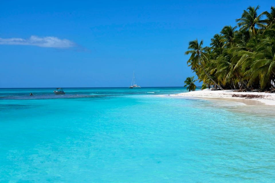 Punta Cana: Gita di un giorno in catamarano all'isola di Catalina con pranzo