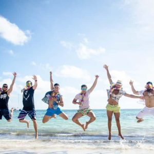 Crociera in barca con snorkeling e piscina naturale