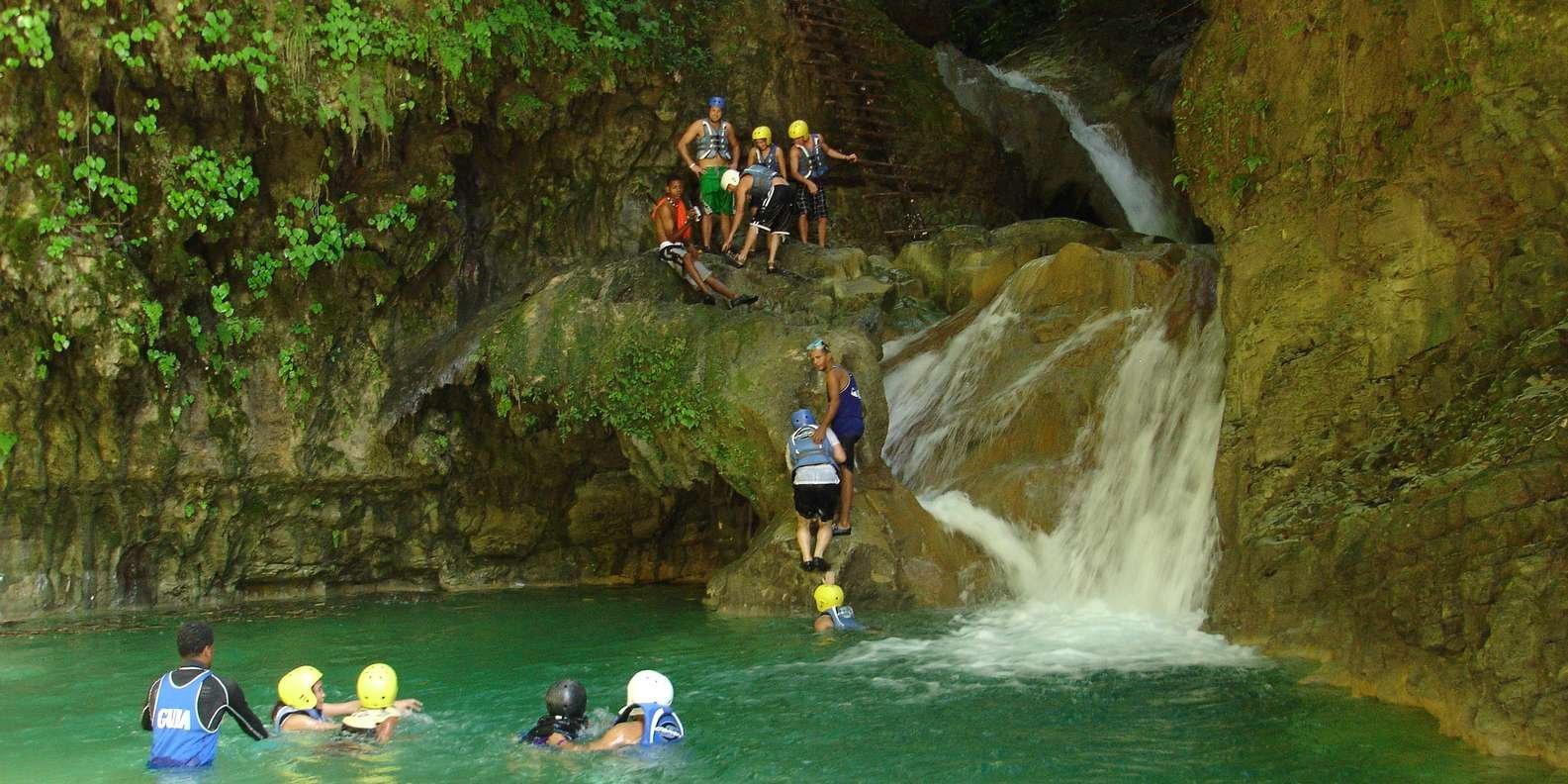 Puerto Plata: Damajagua s projížďkou na bugině nebo na koni.